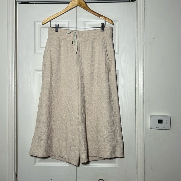 Lululemon Athletica Ripped Wide Leg Super Highwaist Crop Pant Women’s 10 - Picture 3 of 11